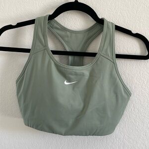 Nike Swoosh Medium Support